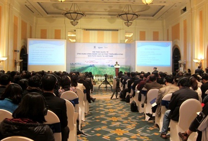 Toàn cảnh hội thảo “Ứng dụng công nghệ cao và phát triển bền vững sữa tươi sạch tại Việt Nam”.